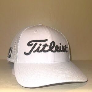 2of7 TITLEIST TOUR PERFORMANCE MESH HAT